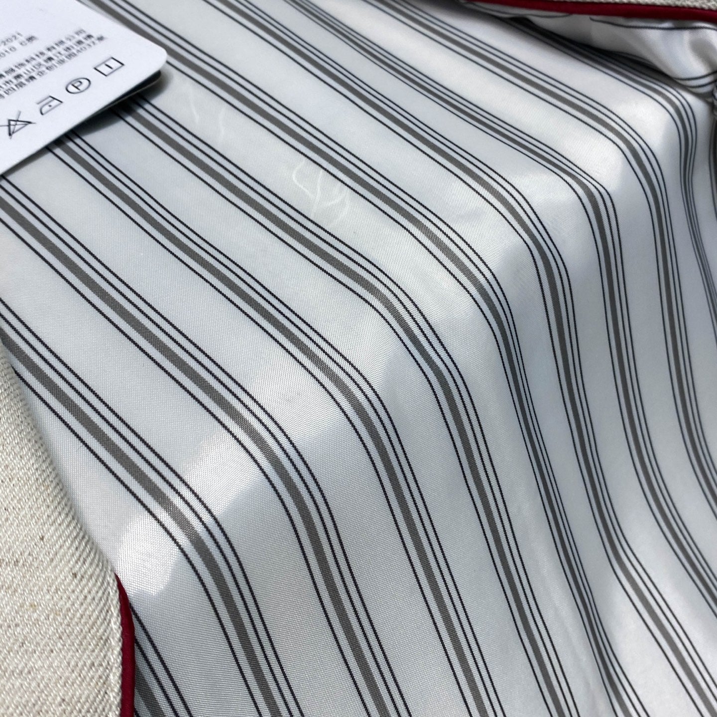 라벨 자켓 (label jacket)