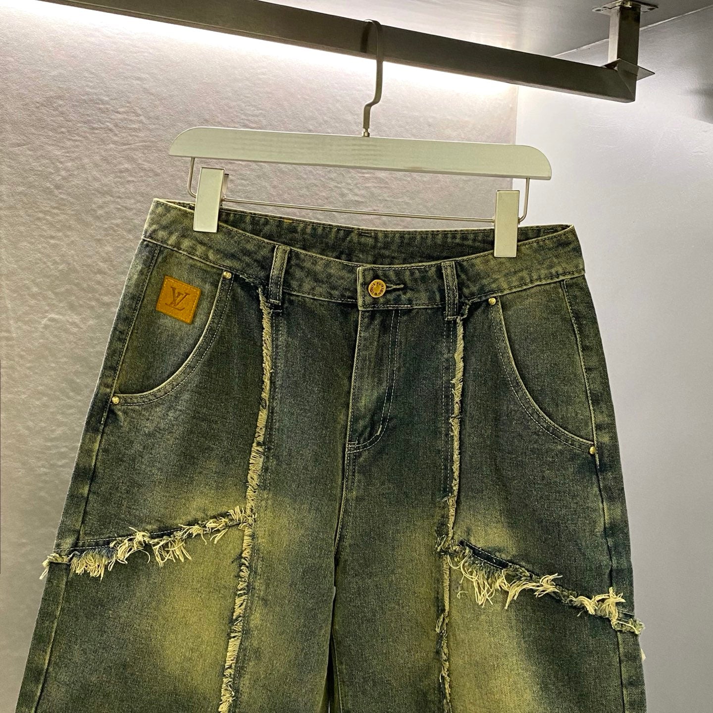 워싱 태슬 청반바지 (Washed tassel denim shorts)