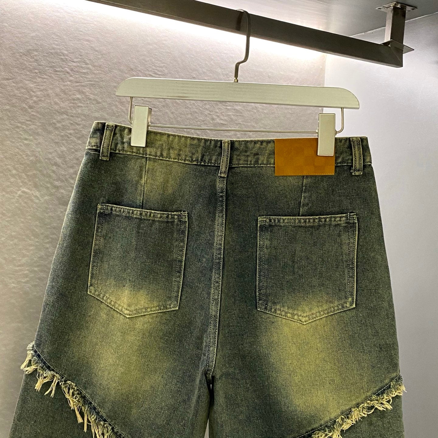 워싱 태슬 청반바지 (Washed tassel denim shorts)