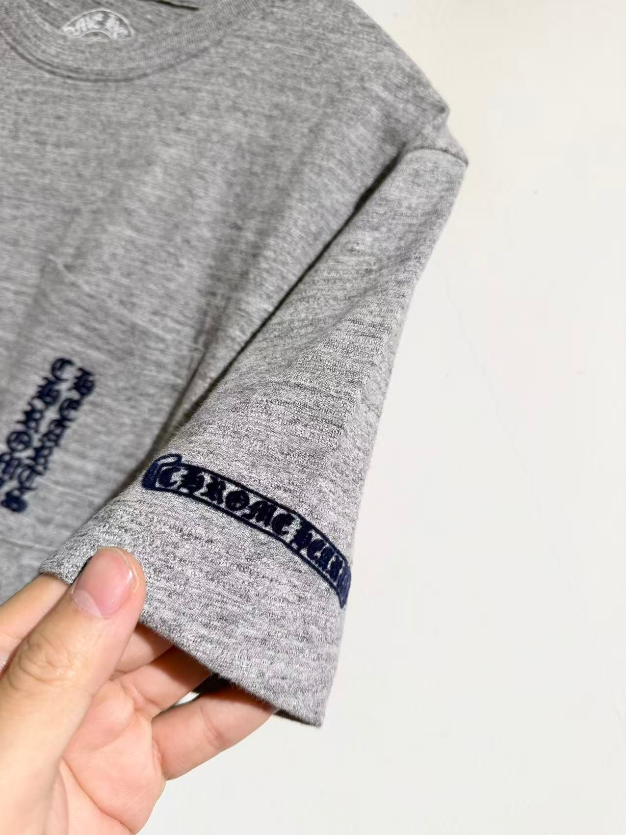 헤더 그레이 티셔츠 (heather gray t-shirt)