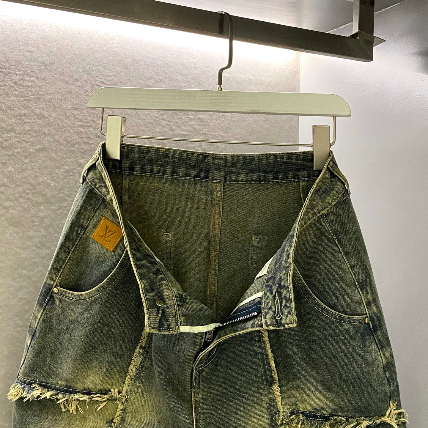워싱 태슬 청반바지 (Washed tassel denim shorts)