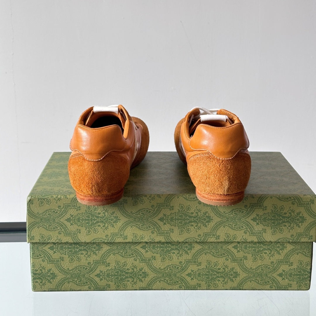 클래식 스니커즈 (Classic Sneakers)