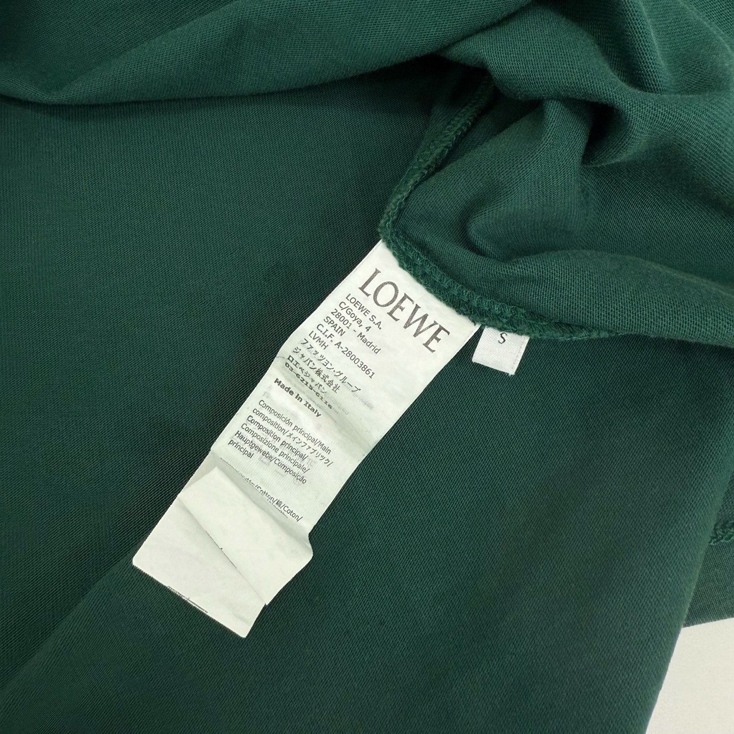 디스트레스드 티셔츠 (Distressed T-shirt)