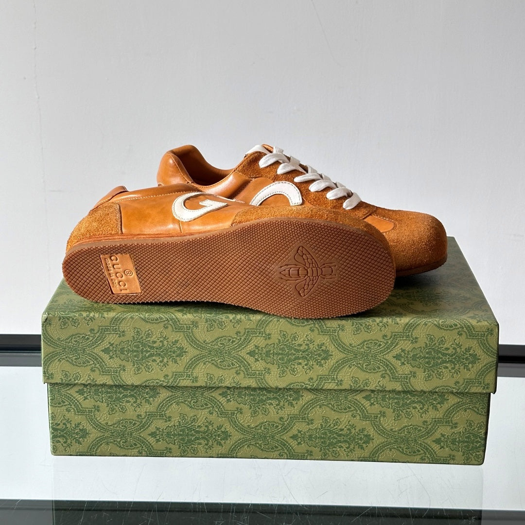 클래식 스니커즈 (Classic Sneakers)
