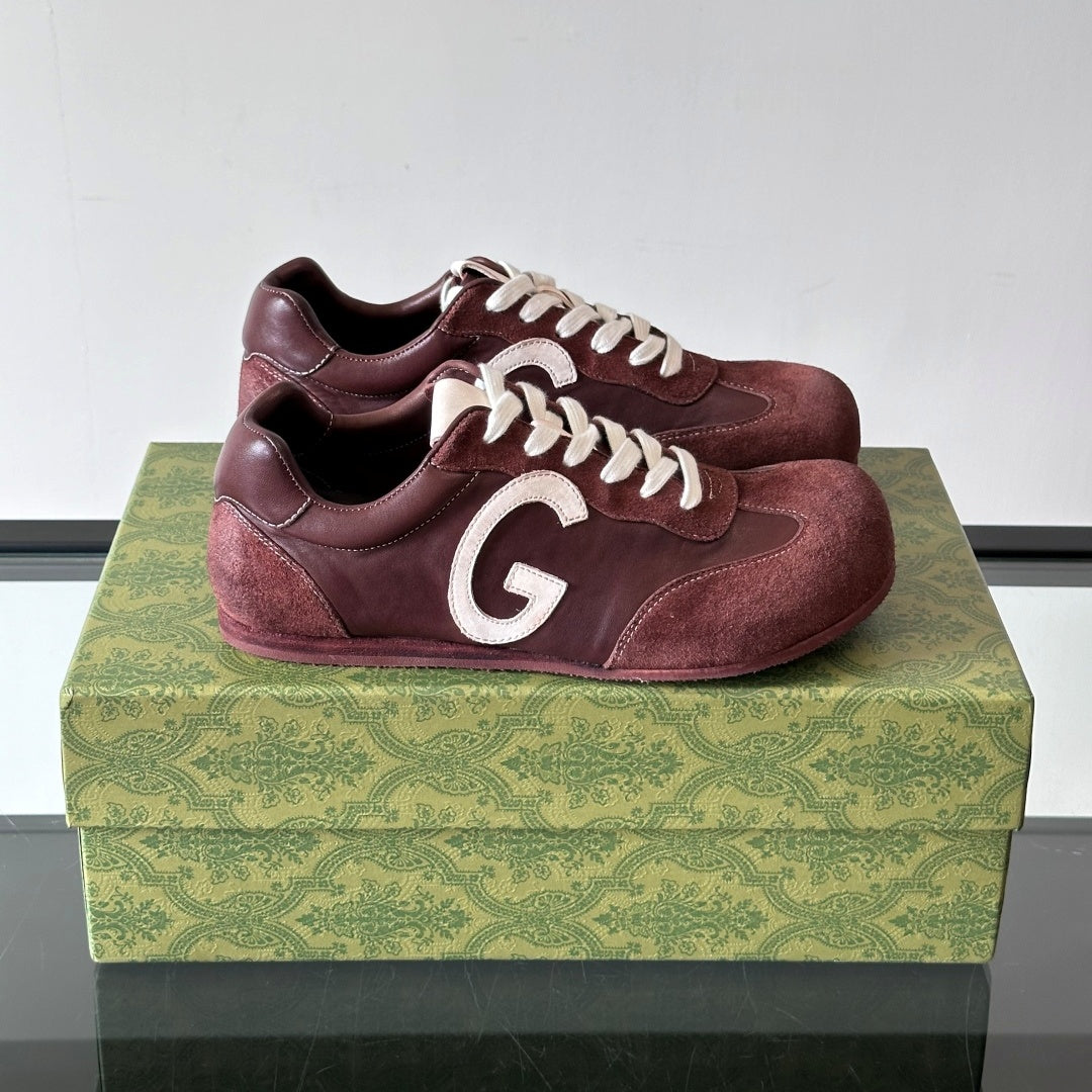 클래식 스니커즈 (Classic Sneakers)