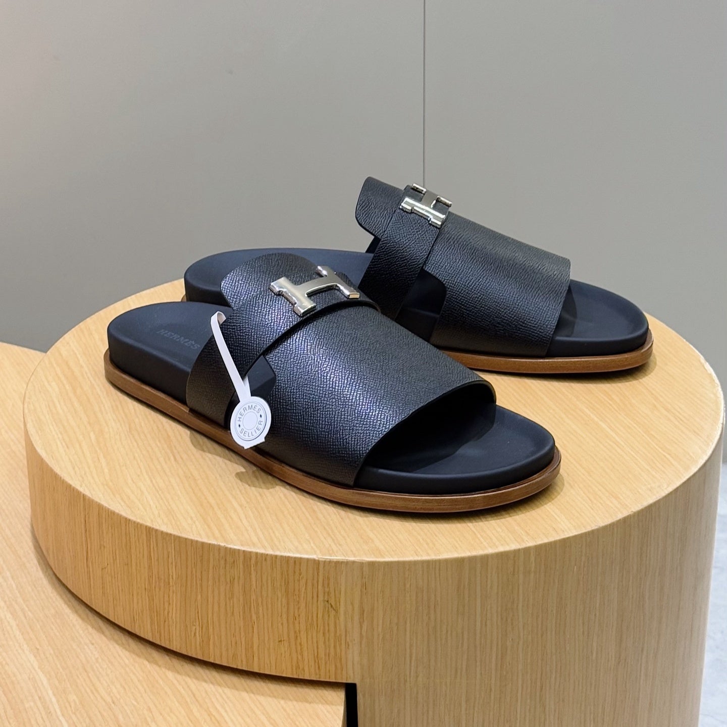 H버클 샌들 (H buckle sandals)