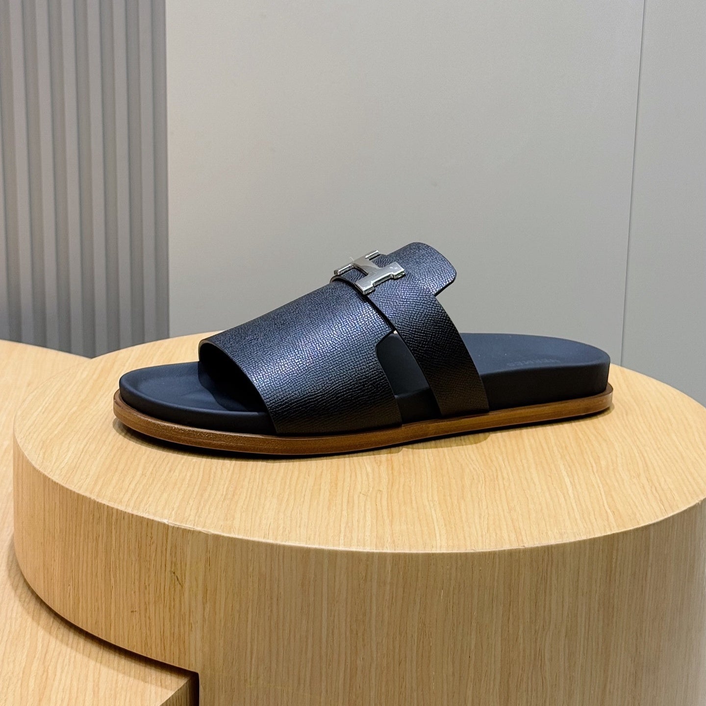 H버클 샌들 (H buckle sandals)