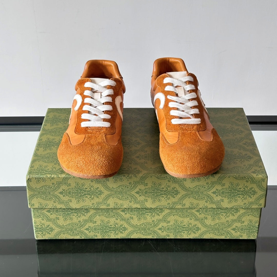 클래식 스니커즈 (Classic Sneakers)