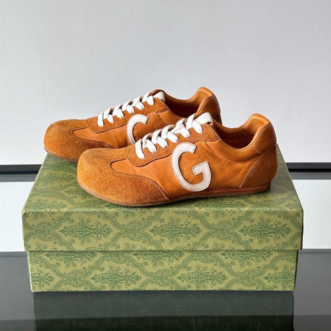 클래식 스니커즈 (Classic Sneakers)