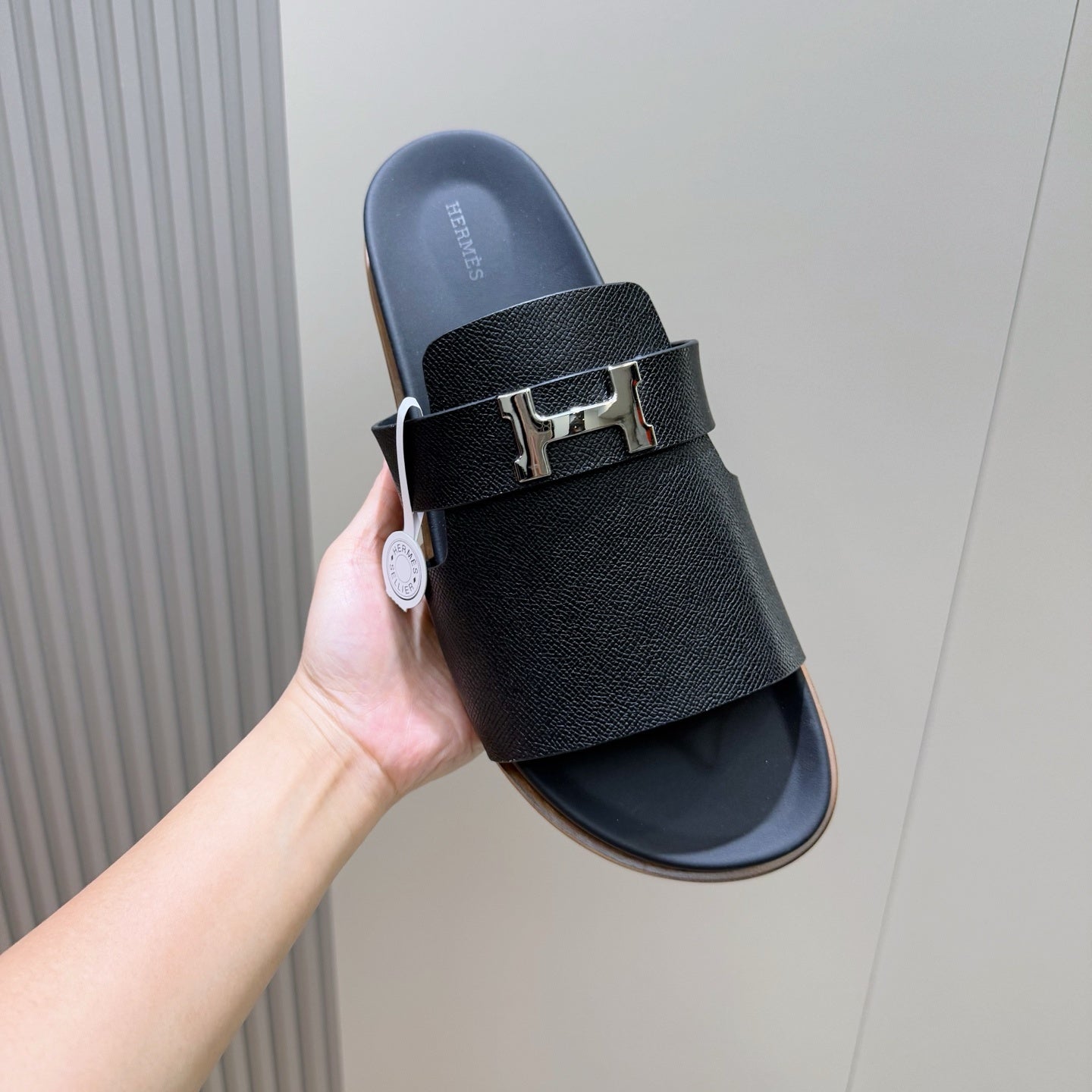 H버클 샌들 (H buckle sandals)