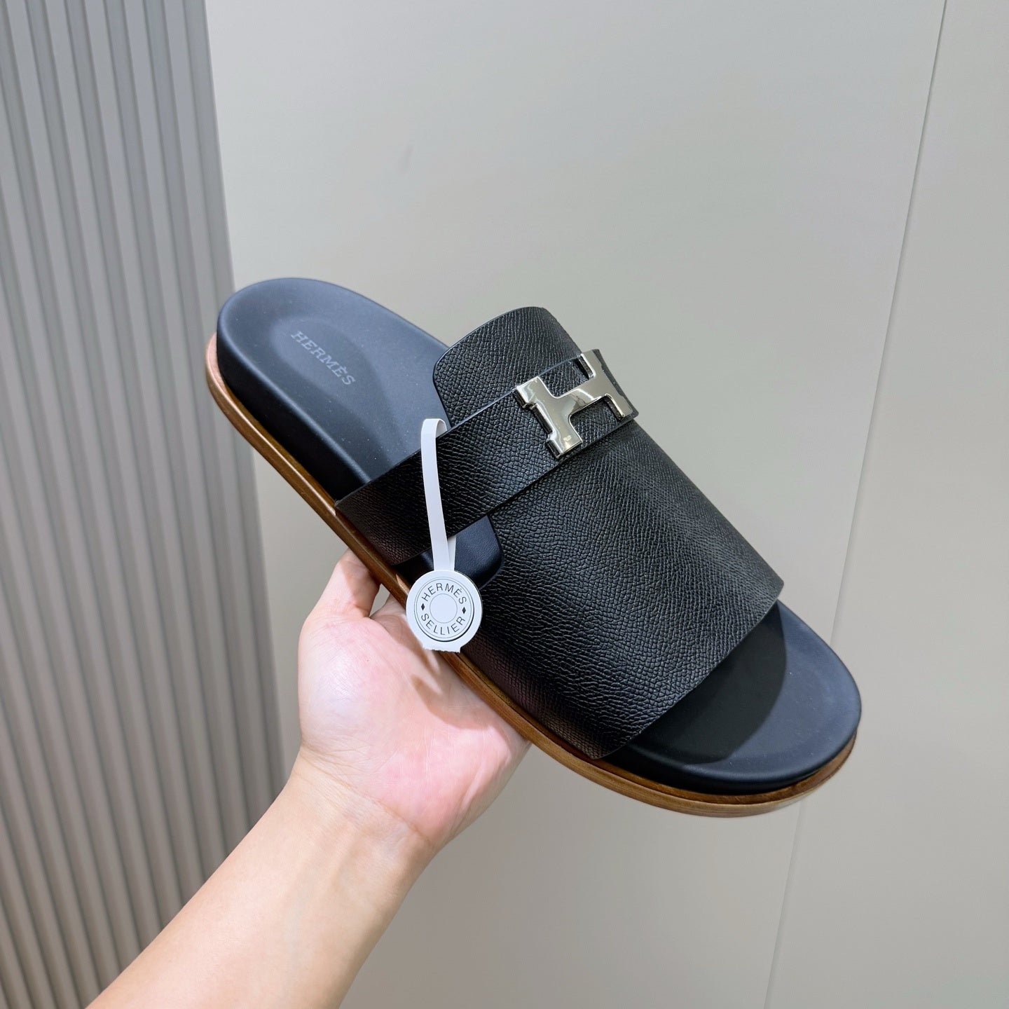 H버클 샌들 (H buckle sandals)