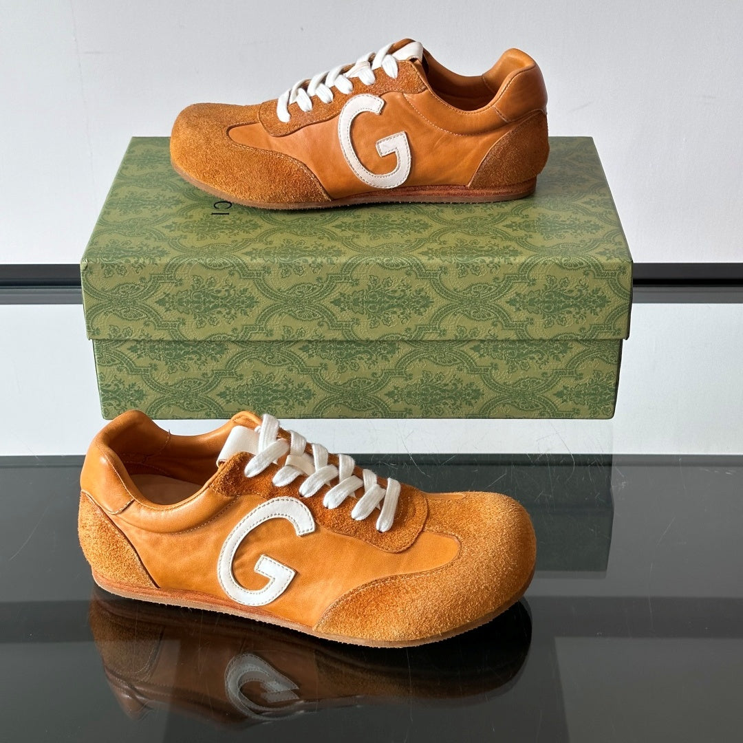 클래식 스니커즈 (Classic Sneakers)