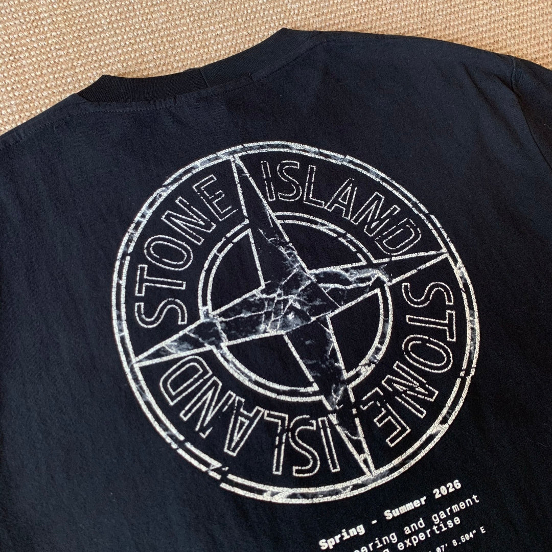 디스트레스드 티셔츠 (Distressed T-shirt)