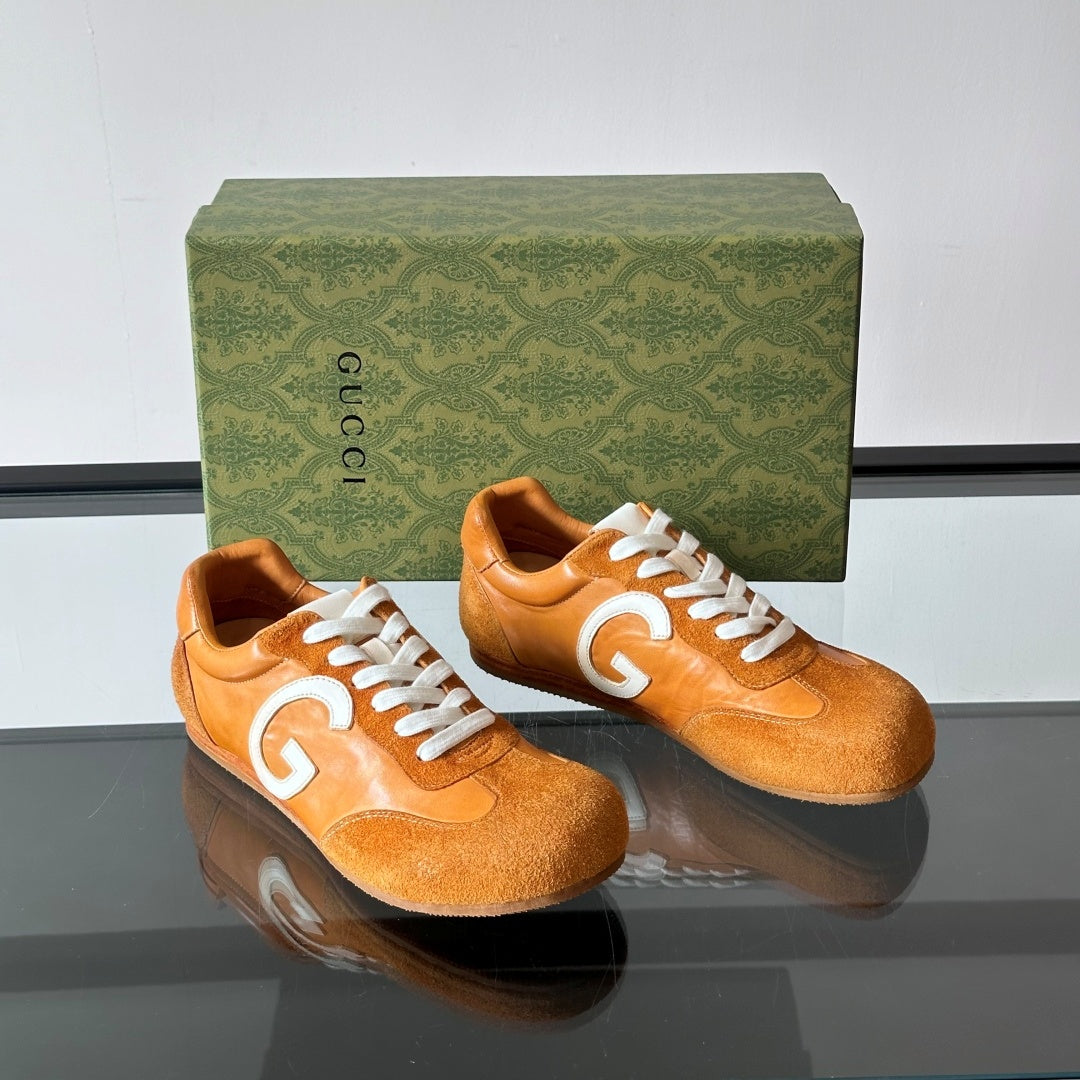 클래식 스니커즈 (Classic Sneakers)