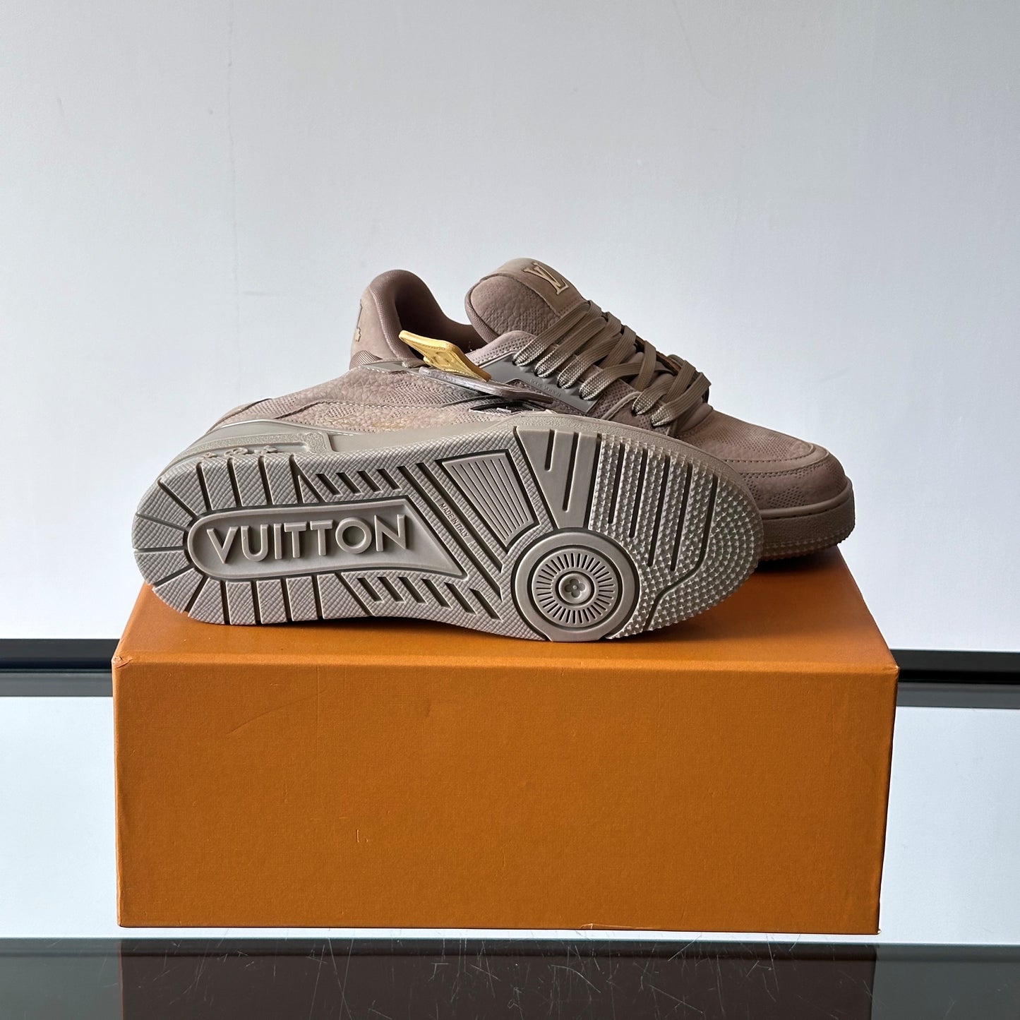 트레이너스니커즈 (Trainer Sneakers)