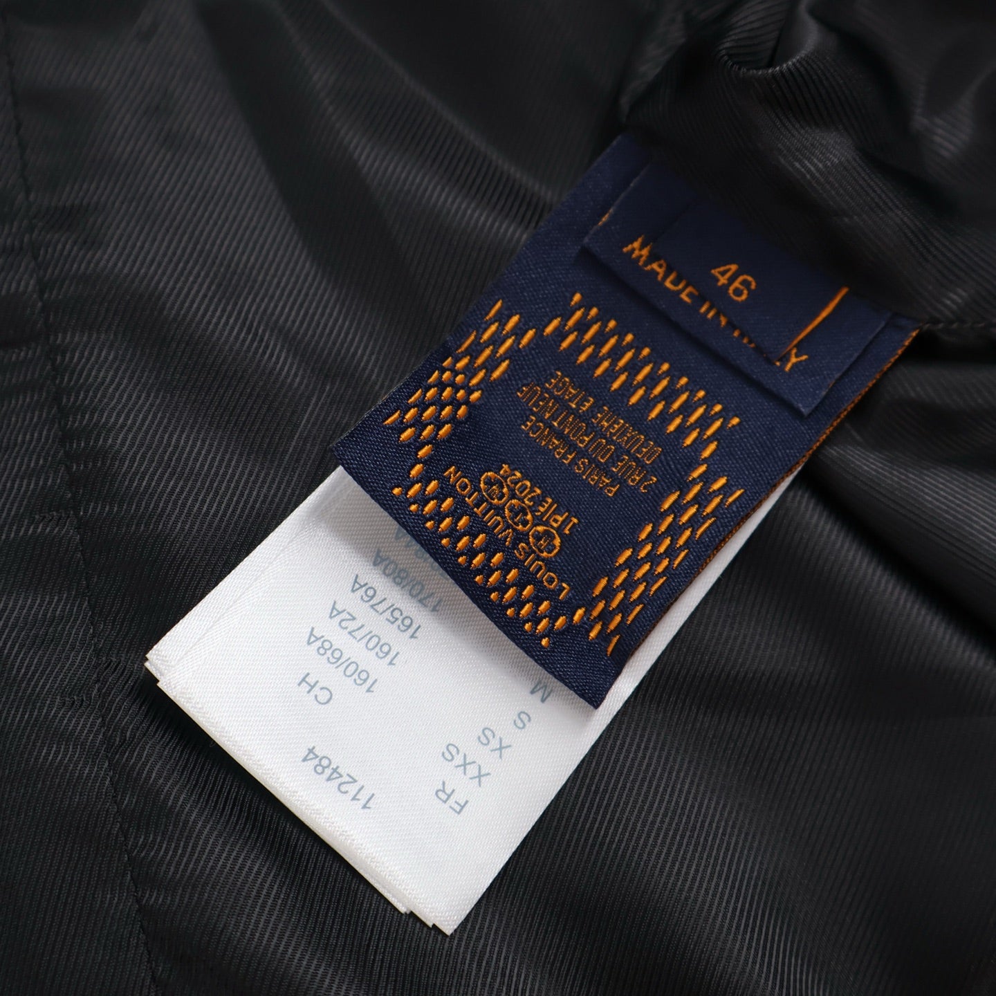 테일러링 카라리스자켓 (Tailored collarless jacket)