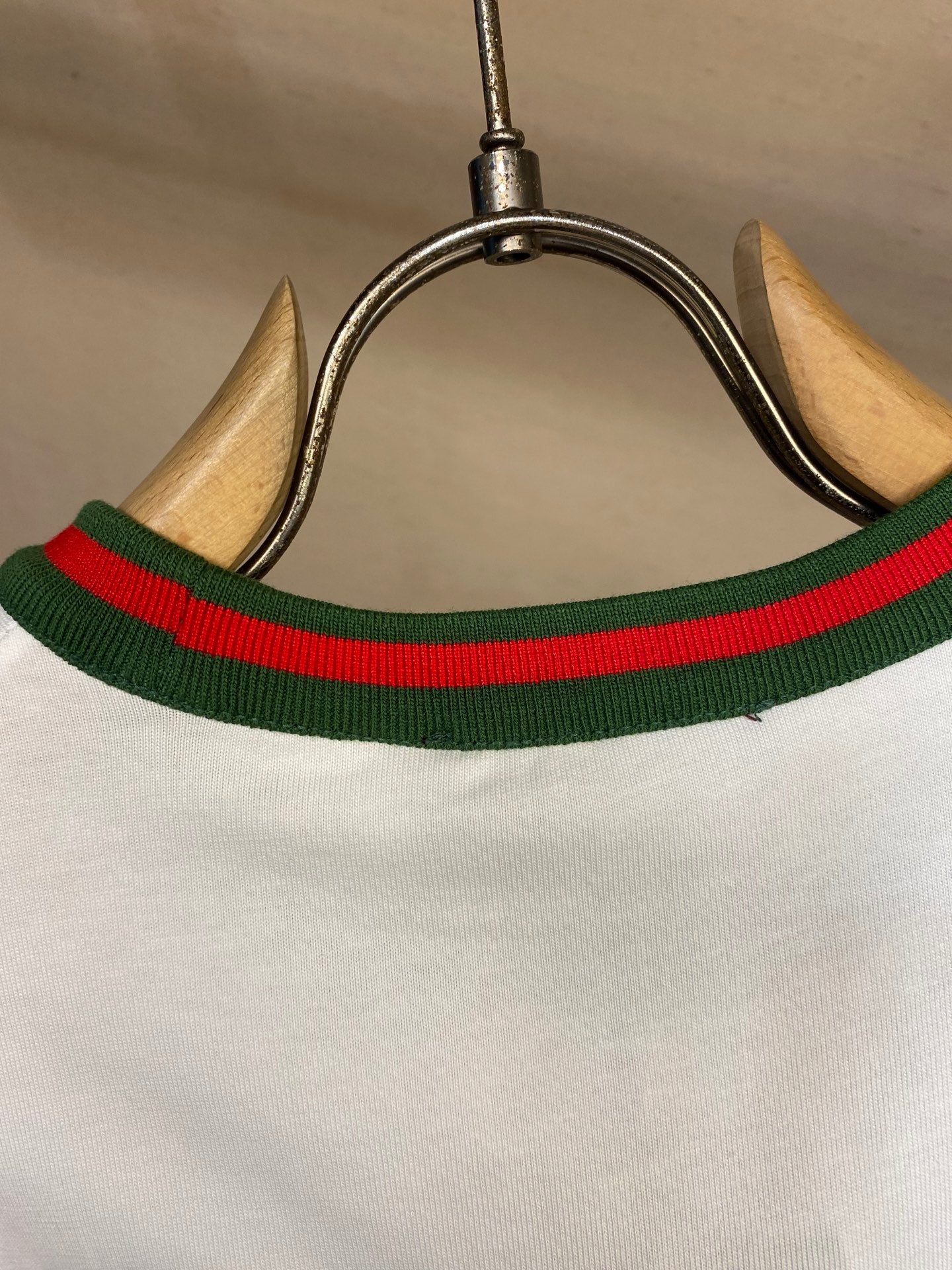 레드 리본 티셔츠 (red ribbon t-shirt)