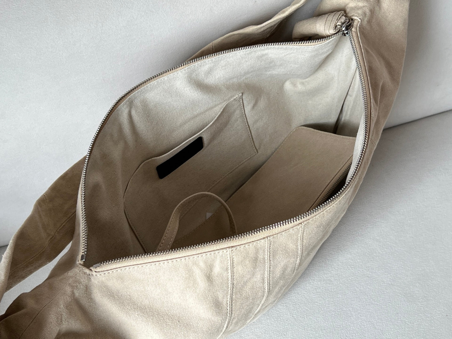 크루아상 백 (croissant bag)