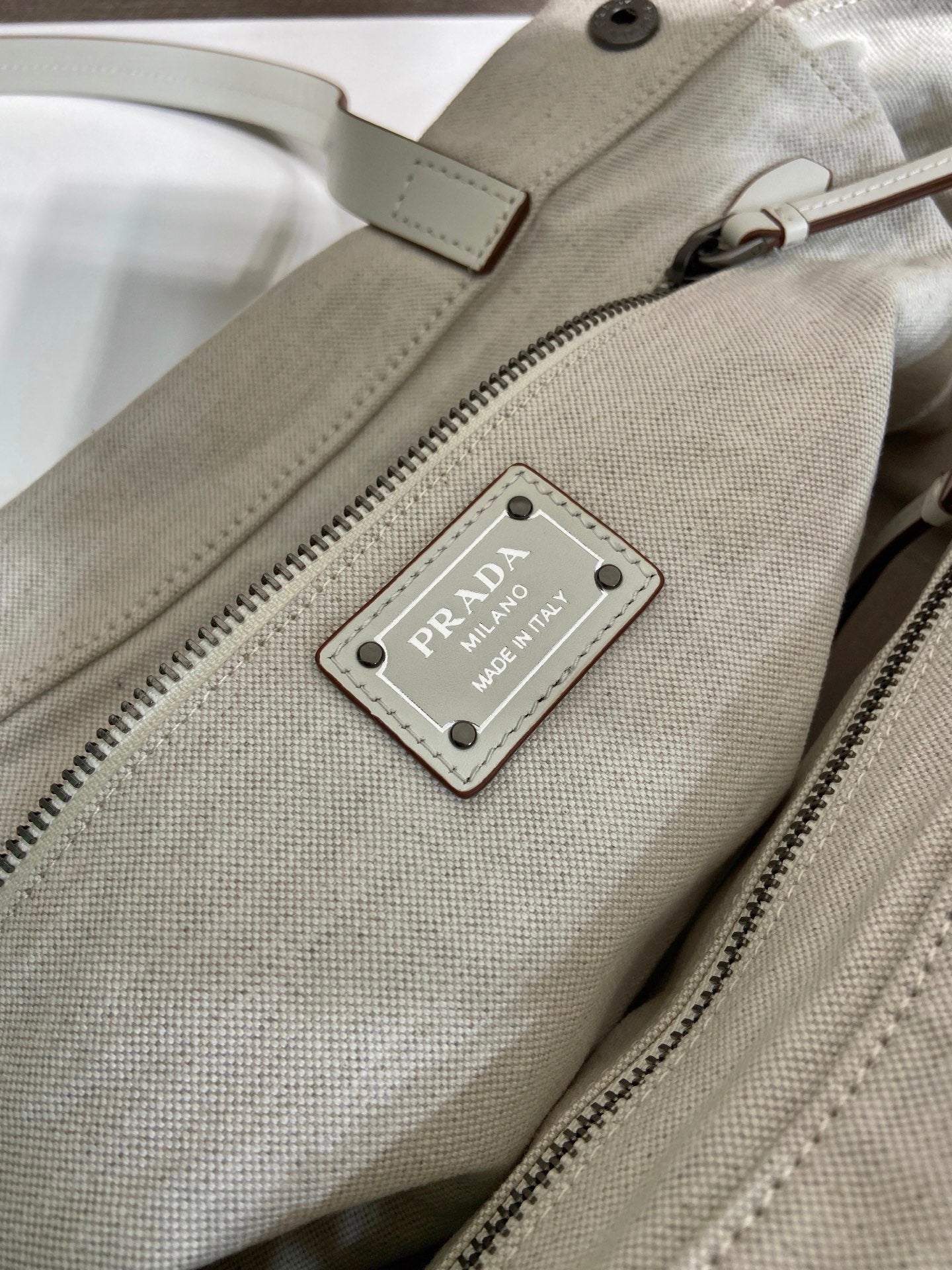 루트 캔버스 토트백 (Root Canvas Tote Bag)