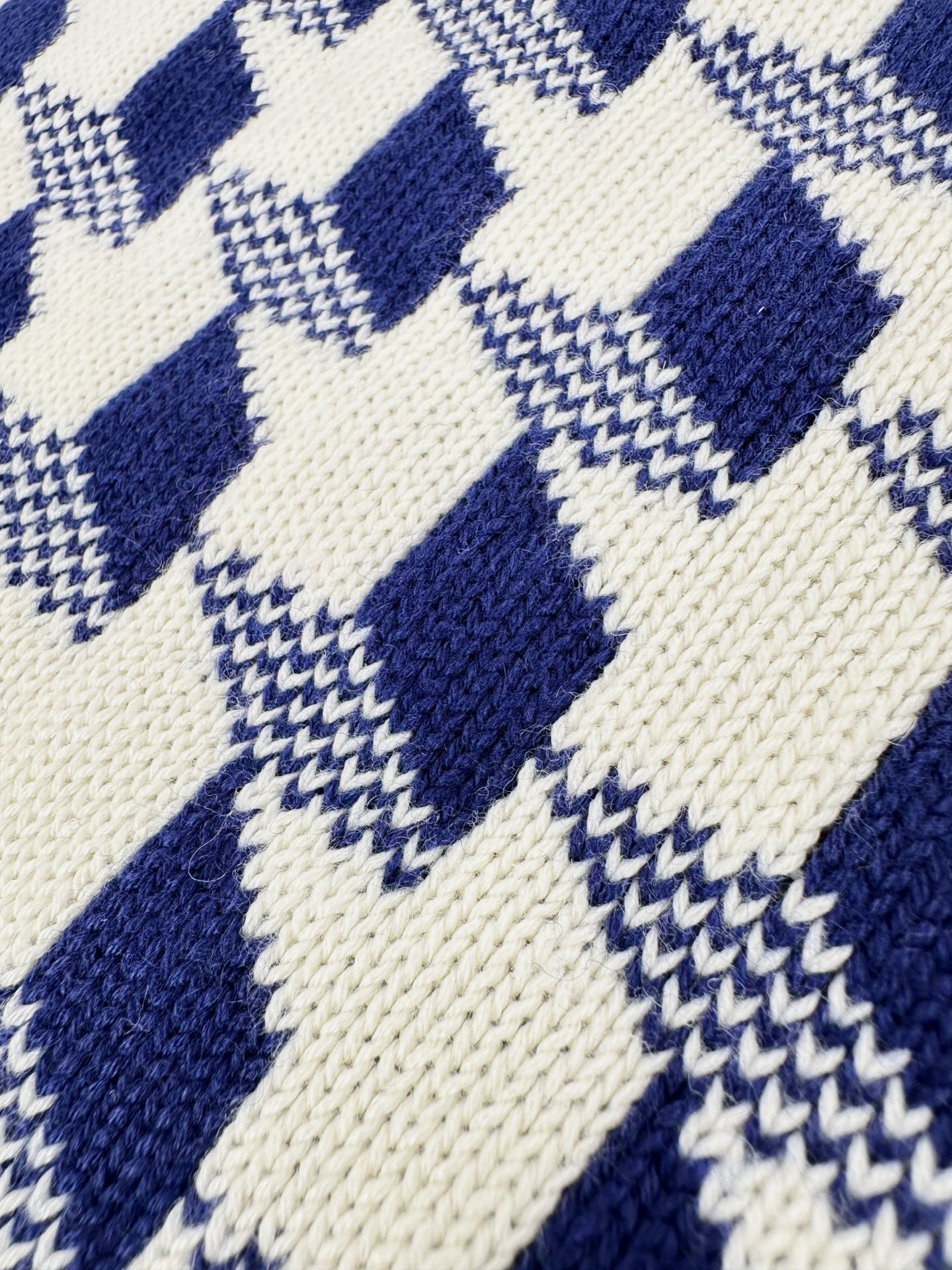 하운드투스 스웨터 (Houndstooth sweater)