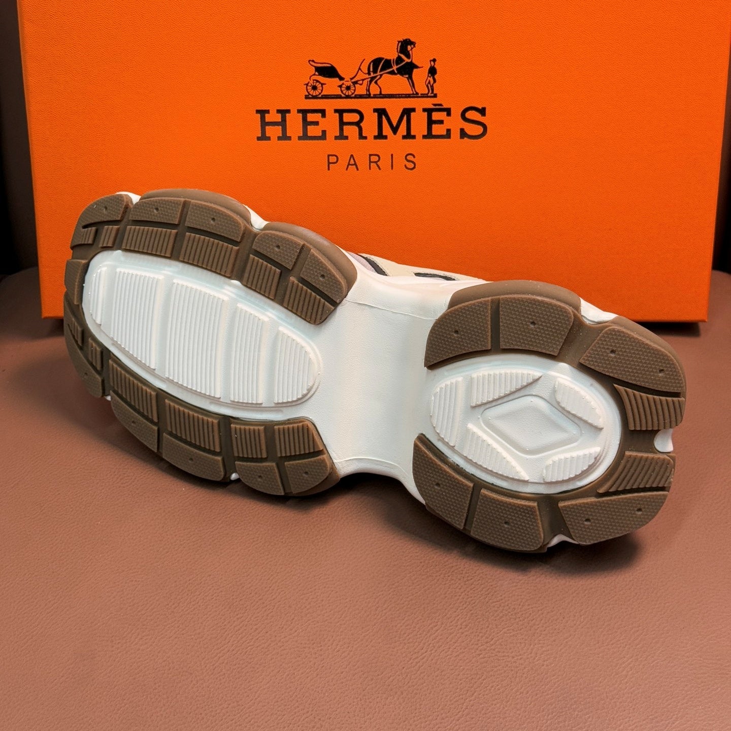 H 패턴 스니커즈 (H pattern sneakers)