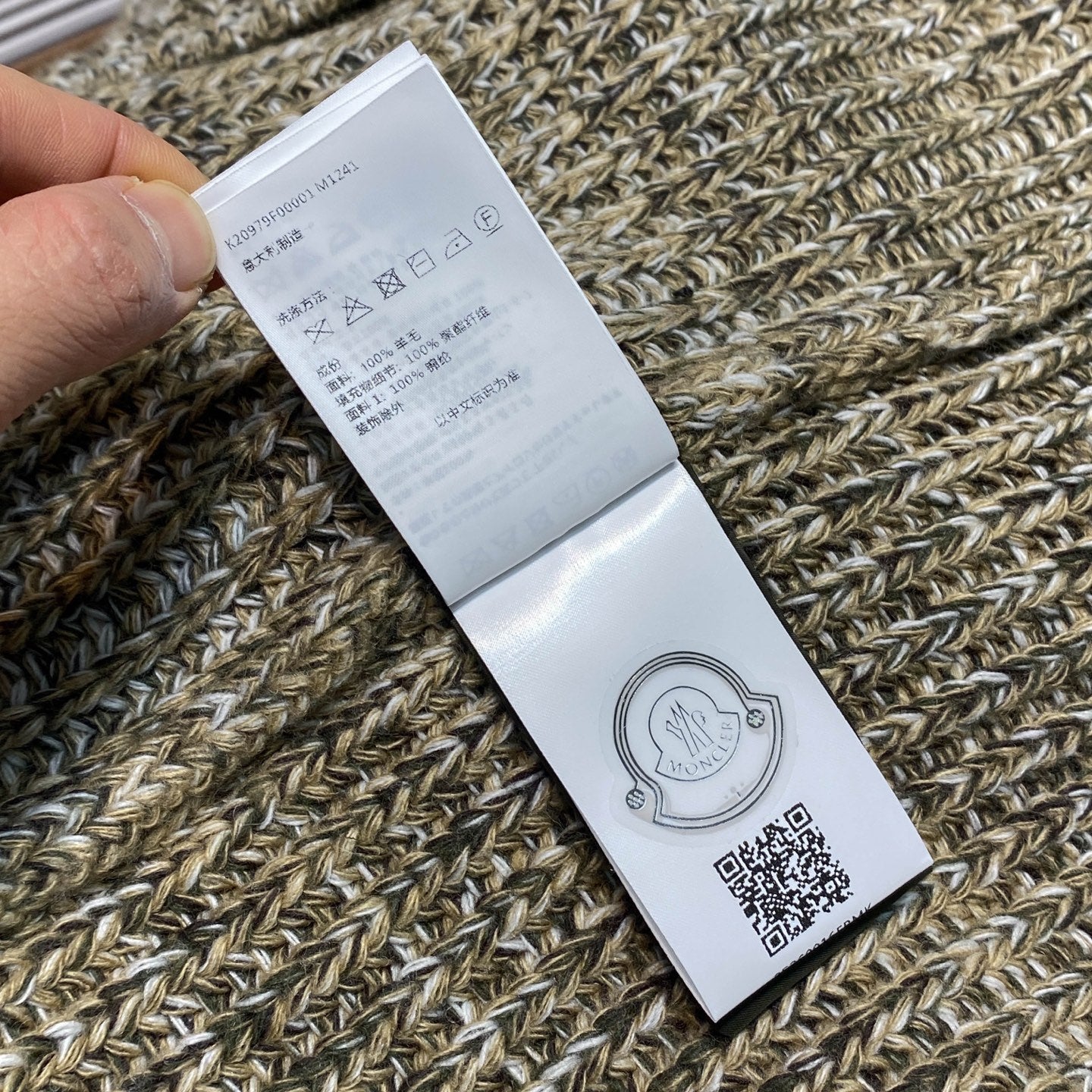 플로럴 니트터틀넥 (Floral knit turtleneck)