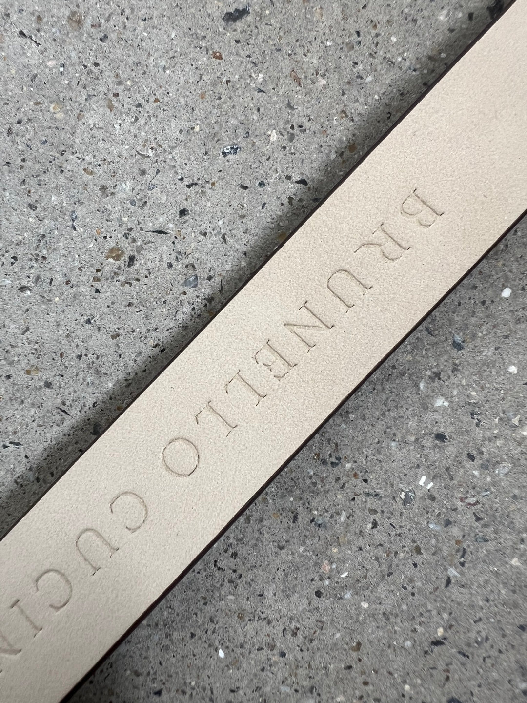 텍스처드 벨트 (textured belt)
