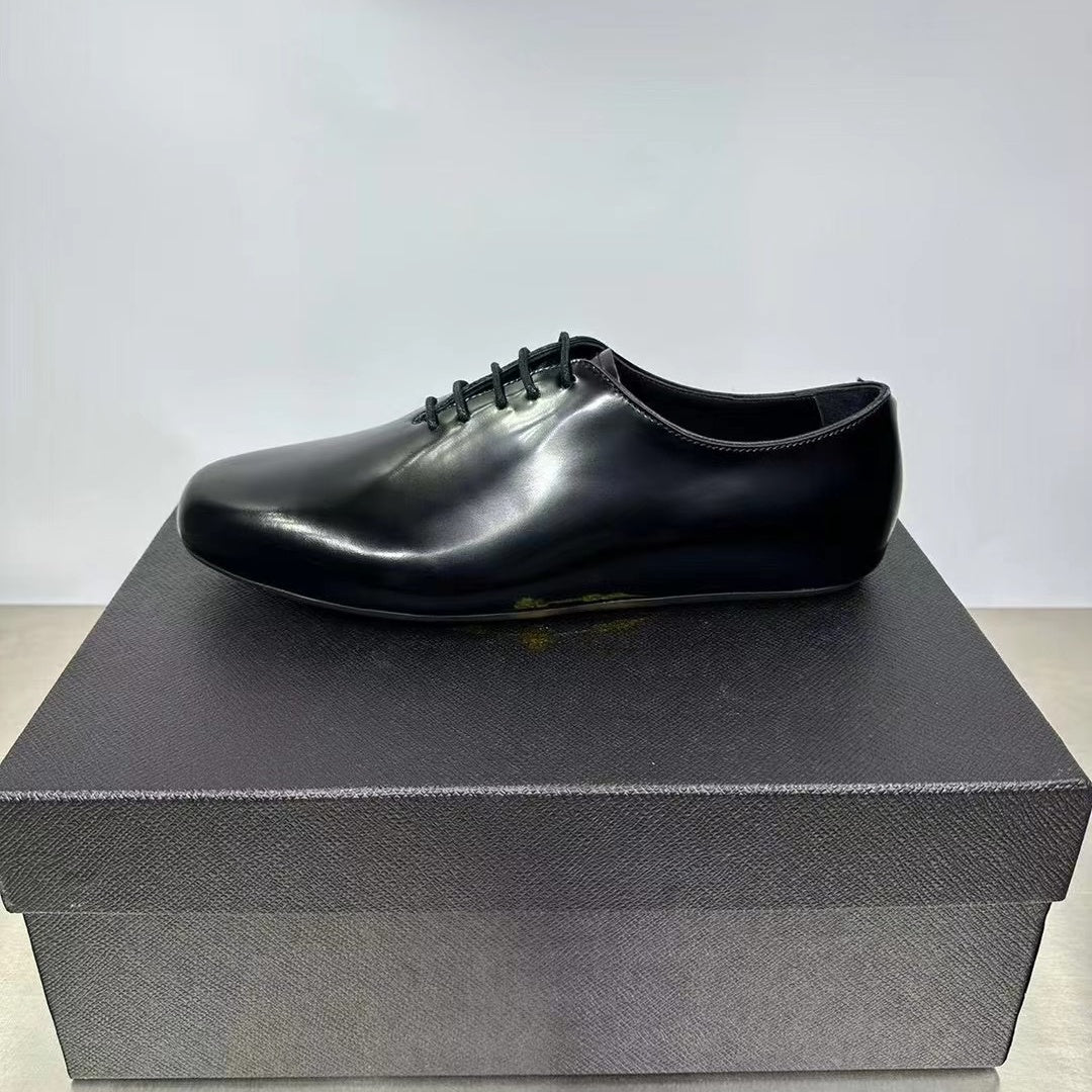샤이니 레더슈즈 (Shiny leather shoes)