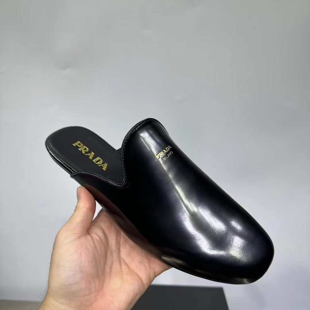 샤이니 레더 샌들 (Shiny leather sandals)