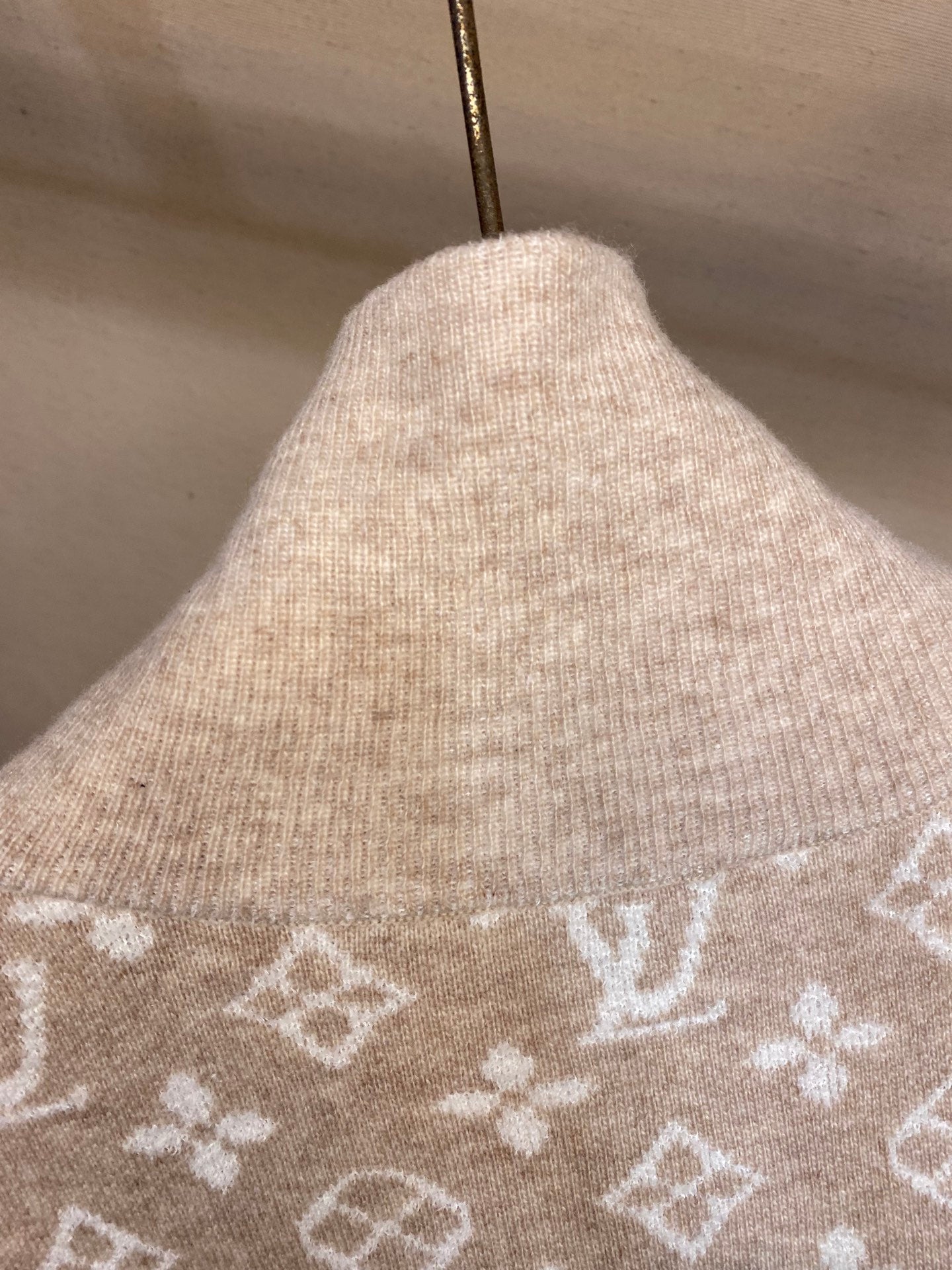 세이키 터틀넥 (Seiki turtleneck)
