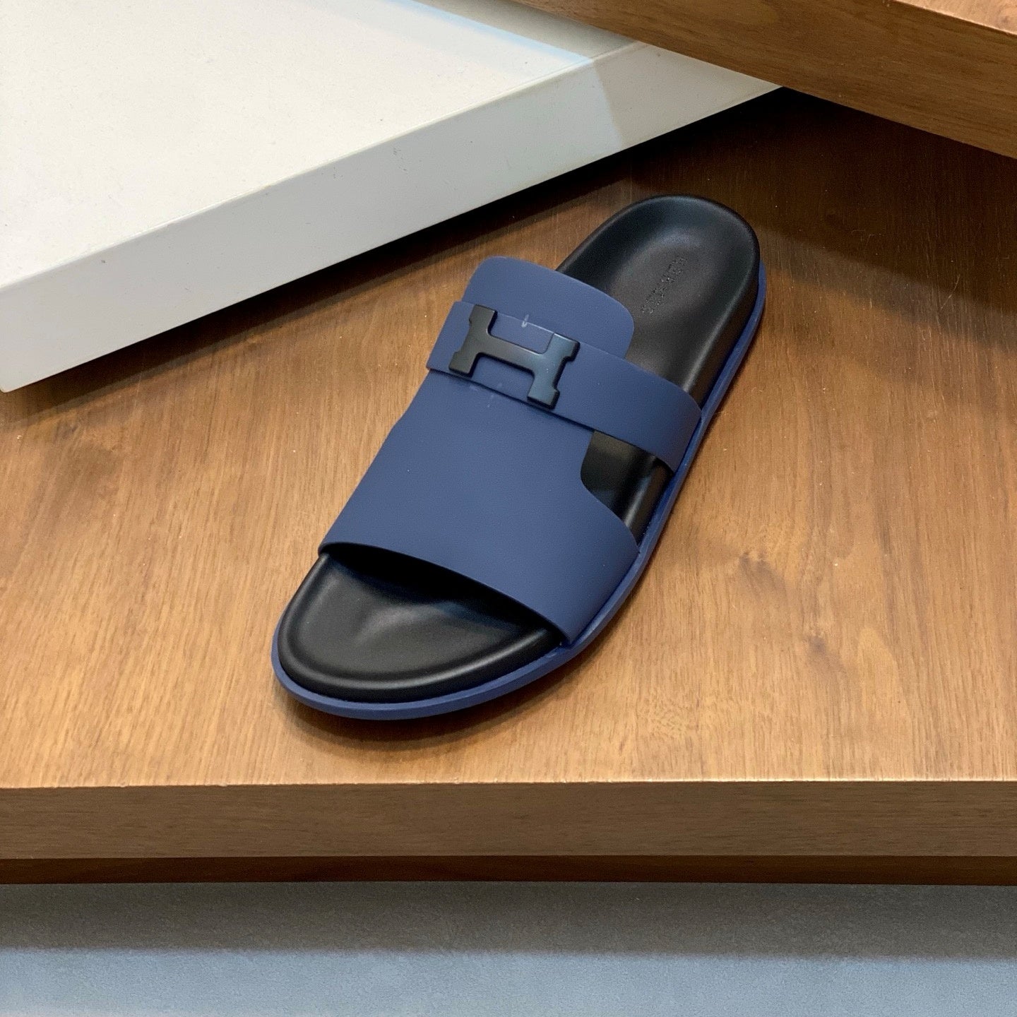 H 버클 샌들 (H buckle sandals)