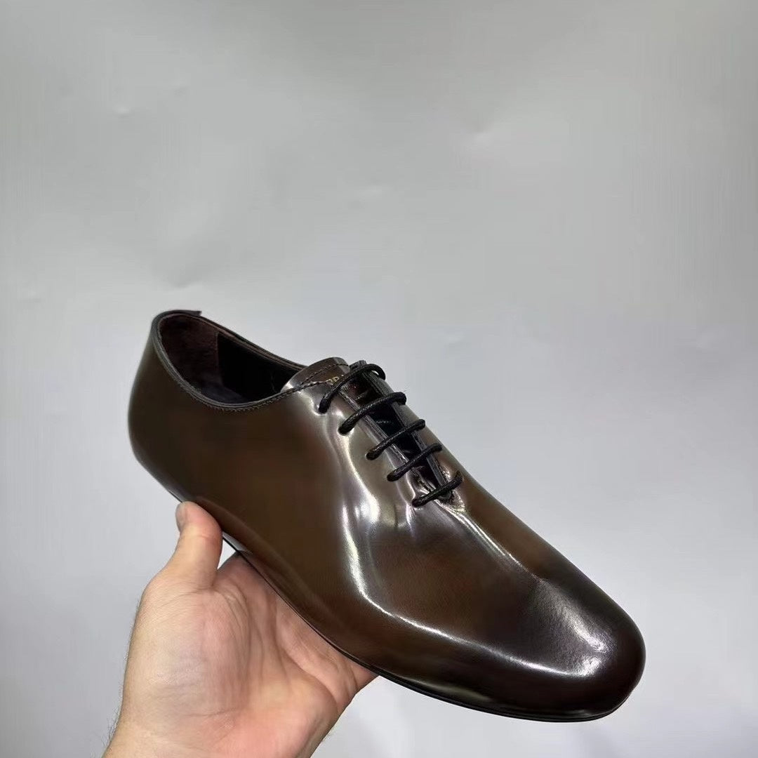 샤이니 레더슈즈 (Shiny leather shoes)
