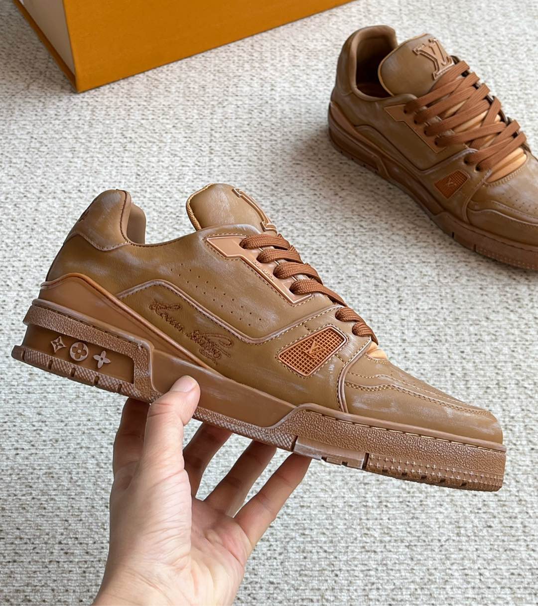 트레이너스니커즈 (Trainer Sneakers)