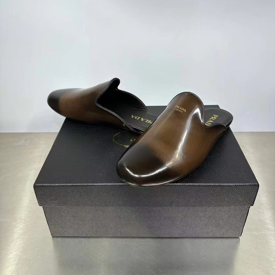 샤이니 레더 샌들 (Shiny leather sandals)
