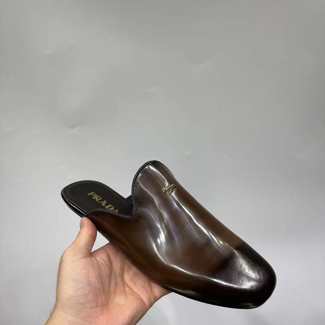샤이니 레더 샌들 (Shiny leather sandals)