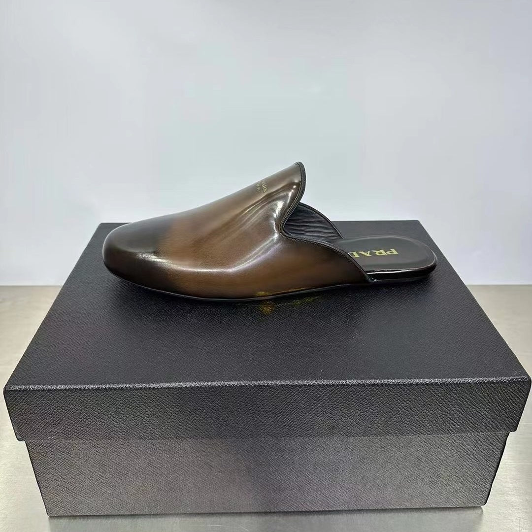 샤이니 레더 샌들 (Shiny leather sandals)