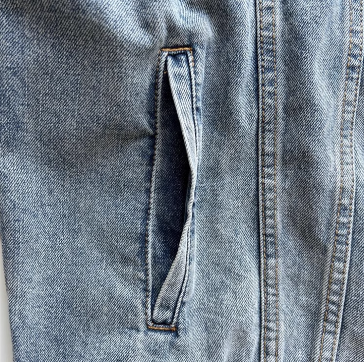 디컨스트럭티트 데님자켓(Deconstructed denim jacket)