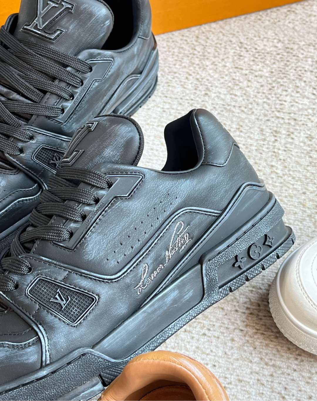 트레이너스니커즈 (Trainer Sneakers)