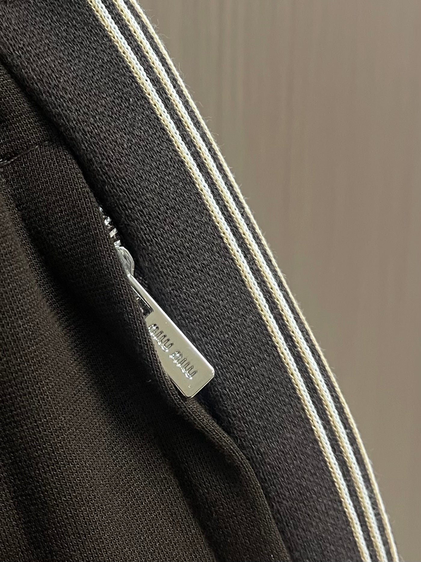 머서라이즈드 트랙수트 (Mercerized tracksuit)