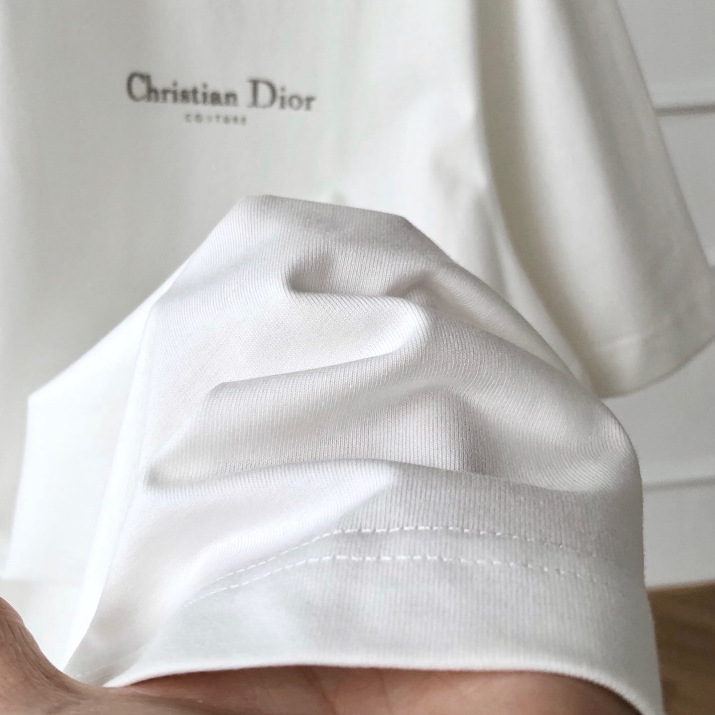 네크라인 티셔츠 (neckline t-shirt)