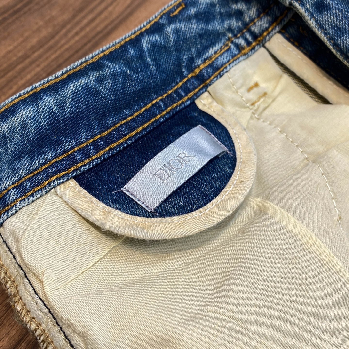 워시드 청바지 (washed jeans)