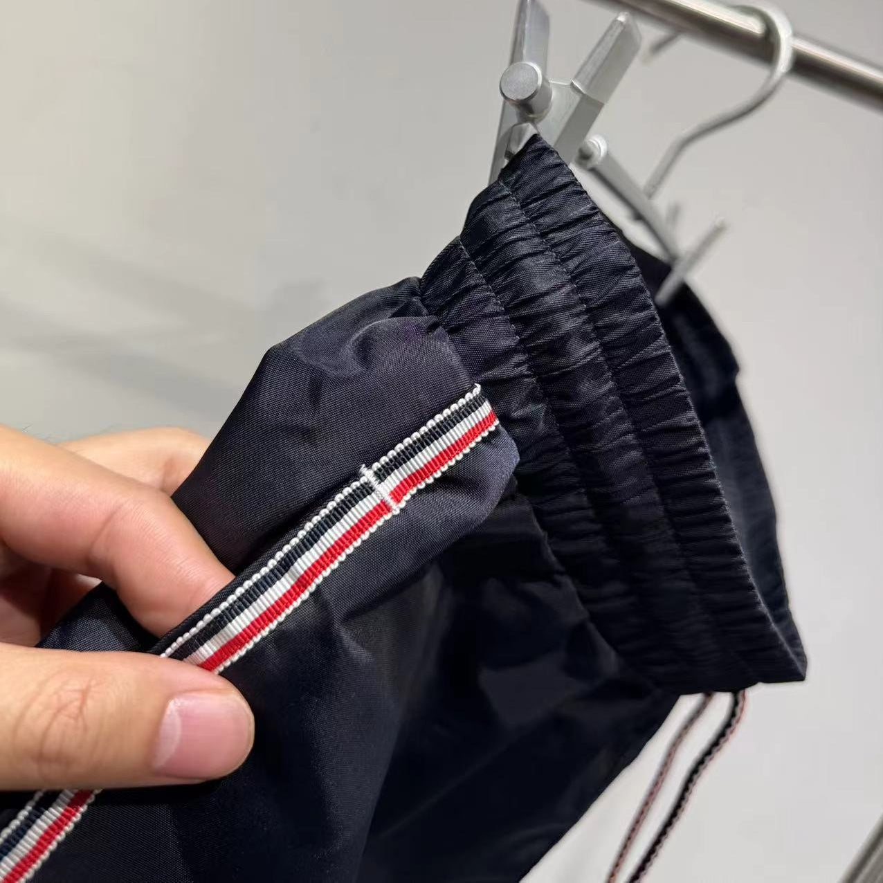 틴셀 반바지 (tinsel shorts)