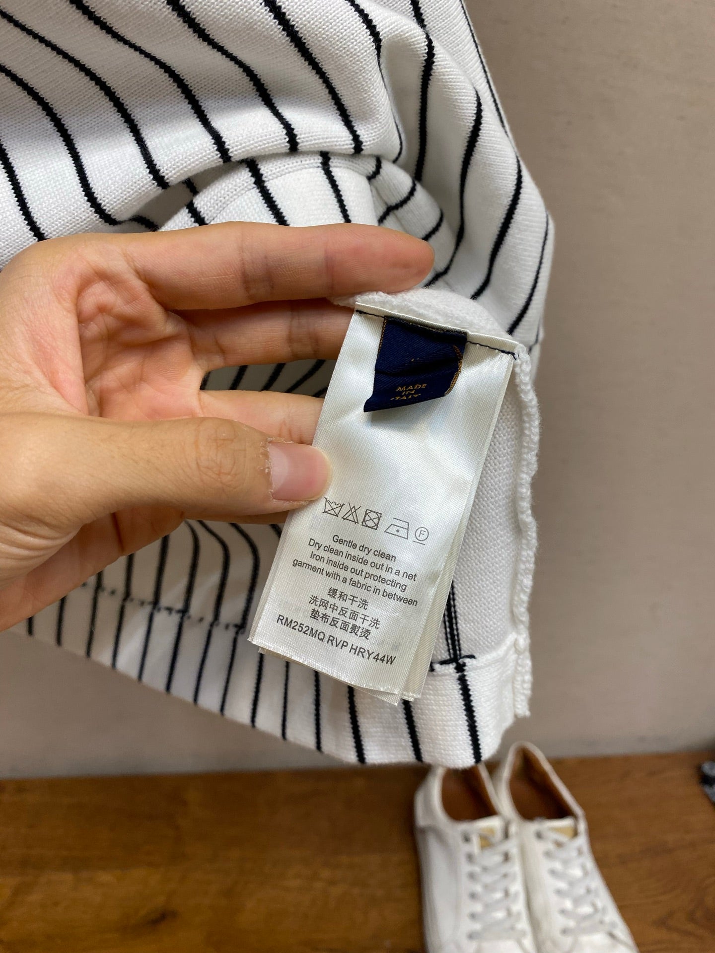 레터 배지 반팔티셔츠 (Letter badge short-sleeve T-shirt)