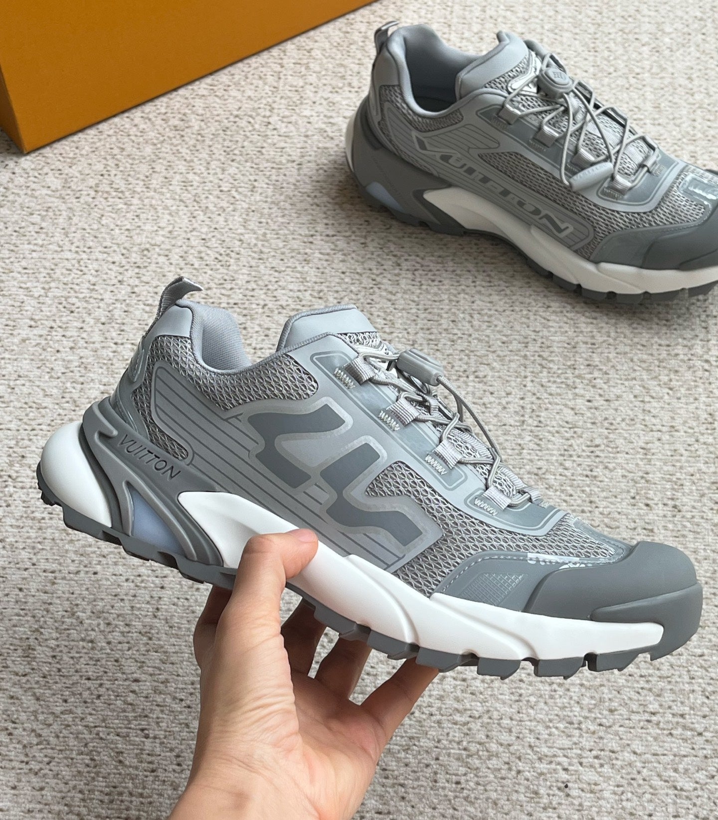 러너 스니커즈 (Runner sneakers)
