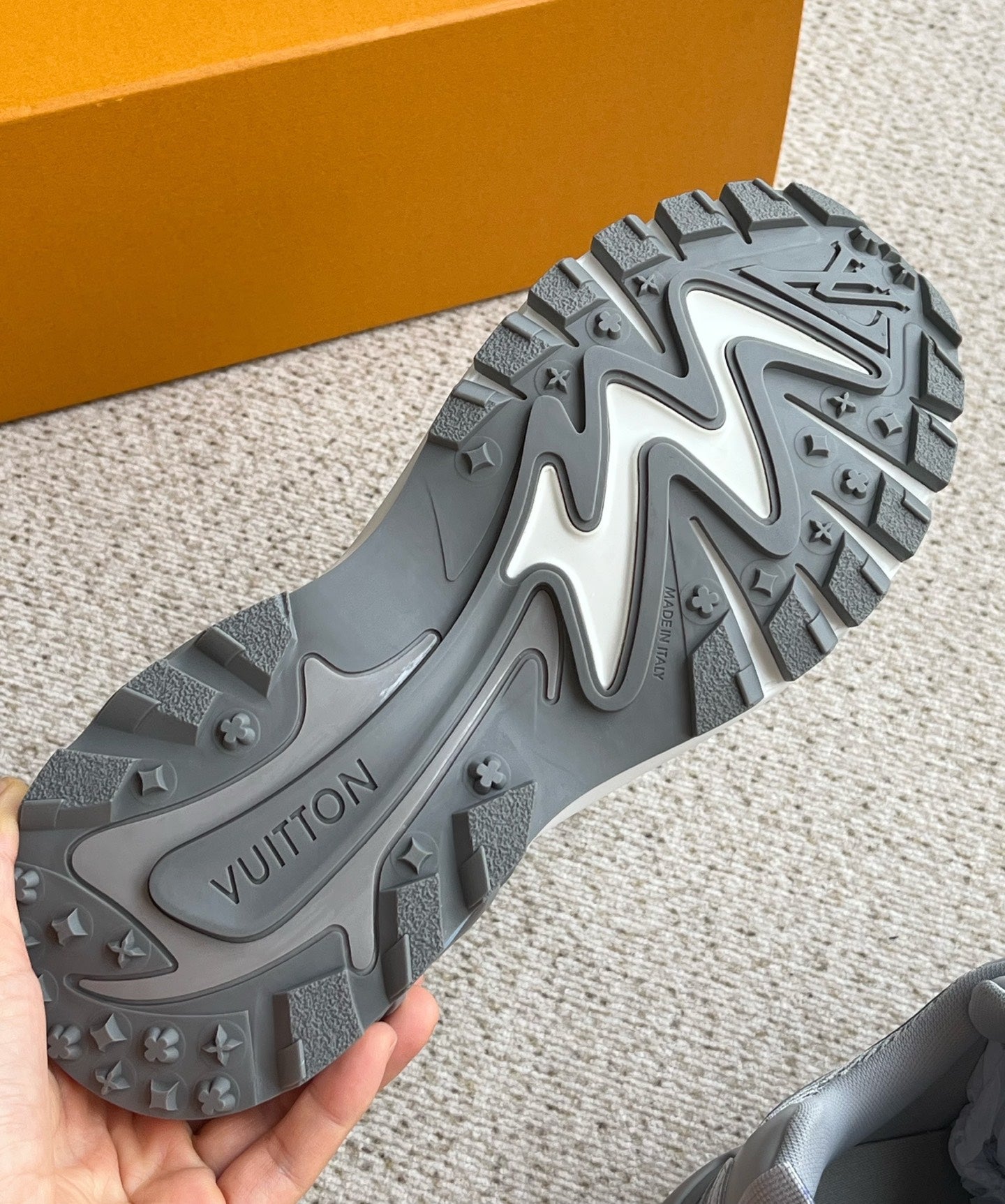 러너 스니커즈 (Runner sneakers)
