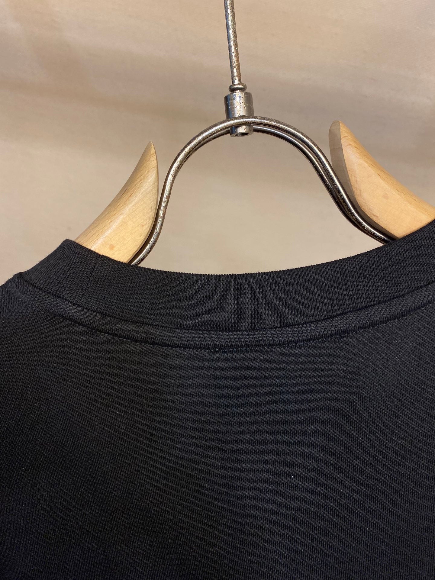 입체 자수 반팔티셔츠 (3D embroidery short sleeve t-shirt)