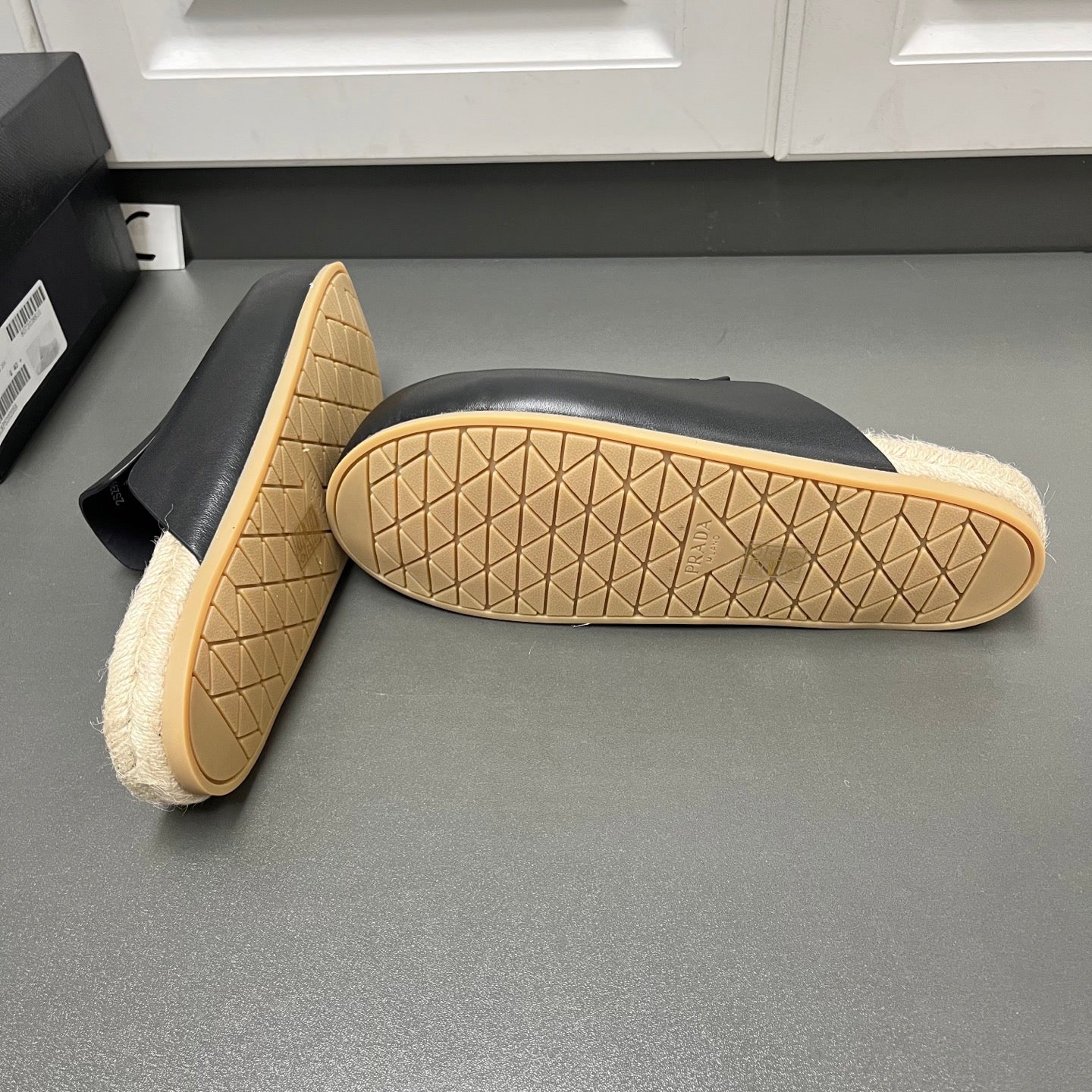 뮬 샌들 (mule sandals)