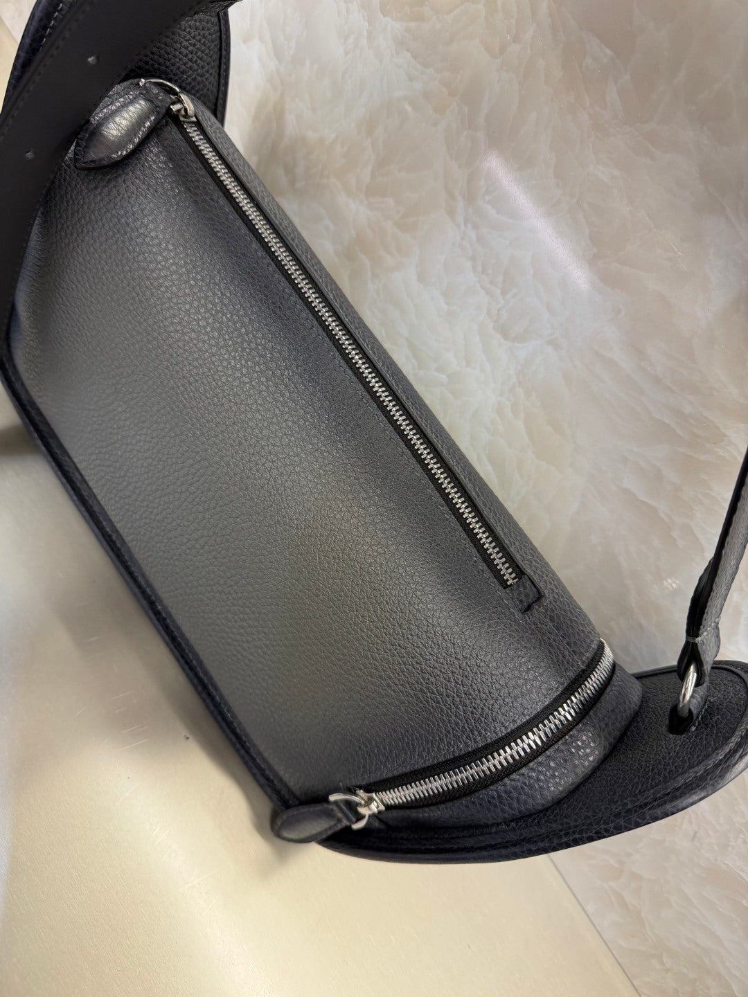 페리플 메신저백 (Peripl Messenger Bag)