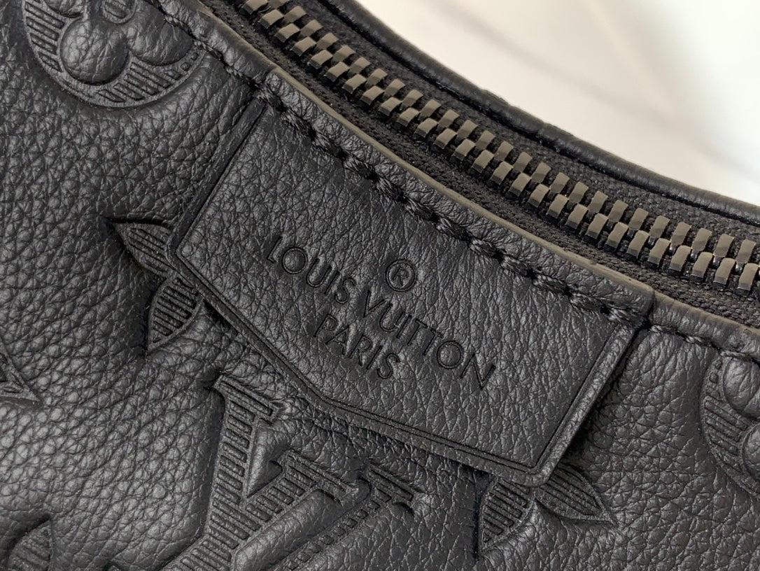 엠보싱 호보백 (Embossed hobo bag)