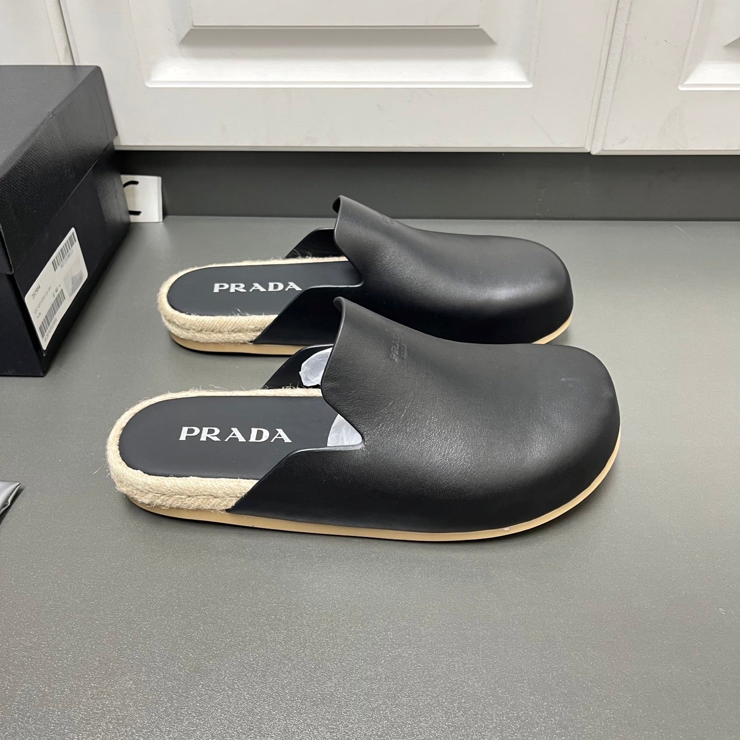 뮬 샌들 (mule sandals)